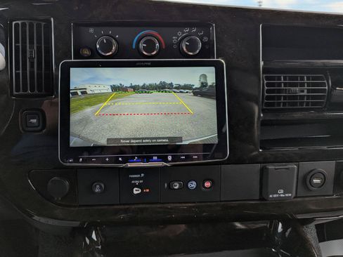 Used 2023 GMC Savana 2500 Extended RWD image 18