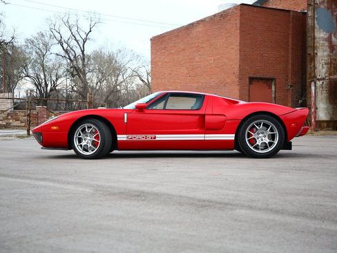 Used 2005 Ford GT image 23