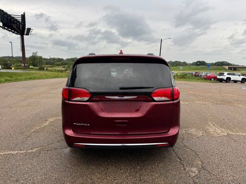 Used 2018 Chrysler Pacifica Touring-L Plus w/ Advanced Safetytec Group FWD image 15