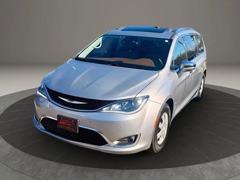 Used 2017 Chrysler Pacifica Limited w/ UConnect Theater Package image 1