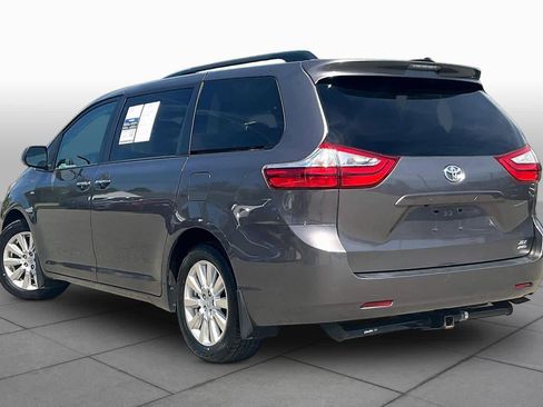 Used 2017 Toyota Sienna XLE AWD/4WD image 11