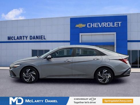 Used 2024 Hyundai Elantra Limited FWD image 3