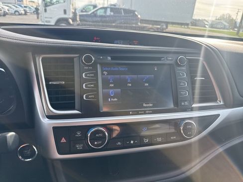 Used 2019 Toyota Highlander XLE image 13