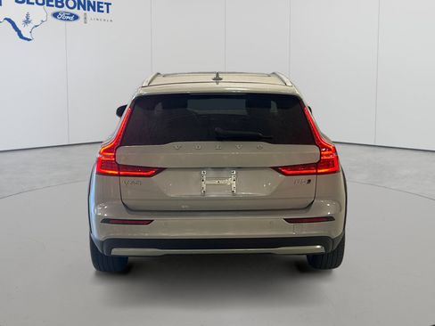 Used 2025 Volvo V60 B5 Cross Country Plus AWD/4WD image 6