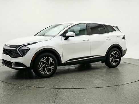 Used 2025 Kia Sportage LX FWD image 3
