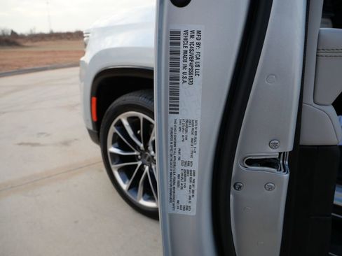 Used 2023 Jeep Wagoneer Series II w/ Premium Group I image 30