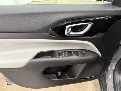 Used 2024 Jeep Compass Limited image 15