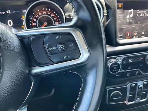 Used 2018 Jeep Wrangler Unlimited Sahara AWD/4WD image 19