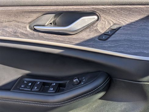 Used 2024 Jeep Grand Cherokee L Limited w/ Luxury Tech Group II image 13