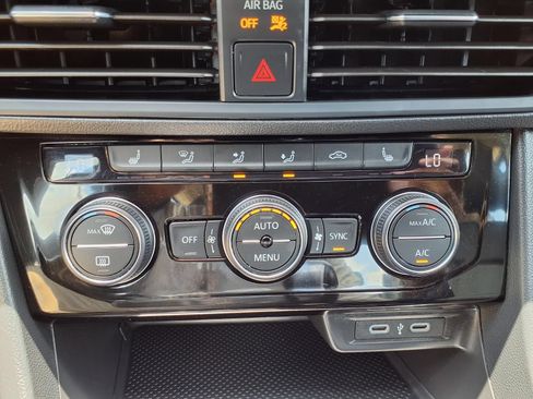 Used 2024 Volkswagen Jetta SE FWD image 12