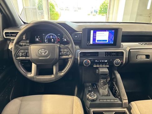 Used 2025 Toyota Tacoma SR5 AWD/4WD image 17