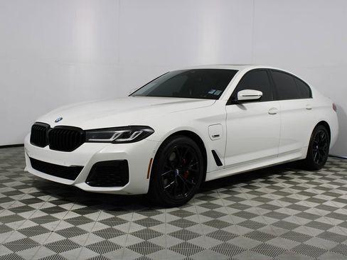 Used 2023 BMW 530e w/ M Sport Package image 3