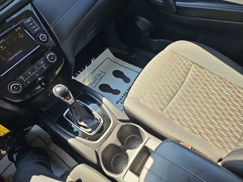 Used 2019 Nissan Rogue S image 27