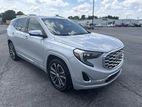 Used 2020 GMC Terrain Denali w/ Denali Premium Package FWD image 1