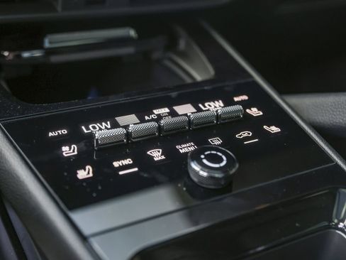 New 2025 Porsche Cayenne image 26