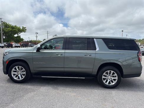 Used 2023 Chevrolet Suburban Premier image 4