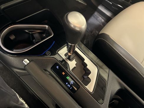 Used 2018 Toyota RAV4 Limited image 21