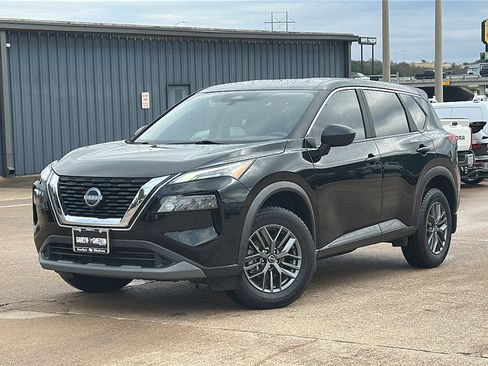 Used 2023 Nissan Rogue S image 2