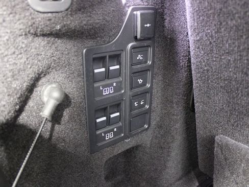 Used 2022 Land Rover Discovery S R-Dynamic image 34