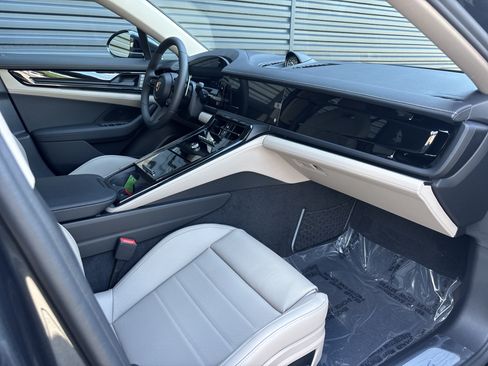 New 2026 Porsche Panamera 4 AWD/4WD image 13