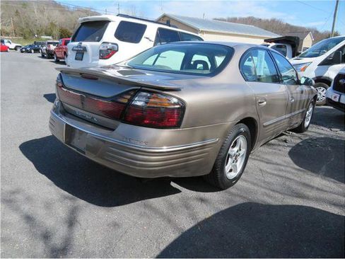 Used 2000 Pontiac Bonneville SE w/ Opt Pkg image 16