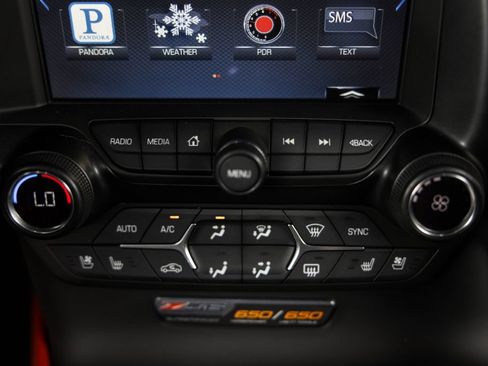 Used 2015 Chevrolet Corvette Z06 w/ 3LZ Preferred Equipment Group RWD image 27