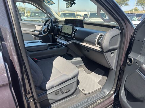 Used 2025 Ford Expedition Active RWD image 29