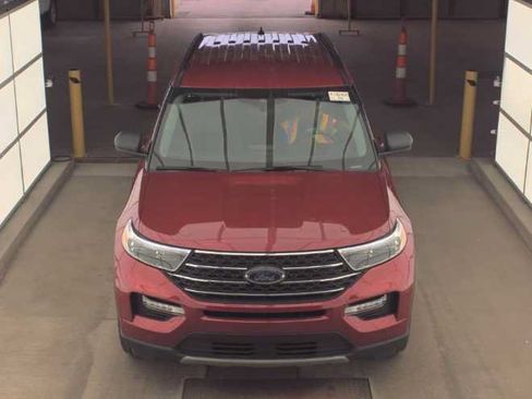 Used 2023 Ford Explorer XLT w/ Equipment Group 202A AWD/4WD image 3