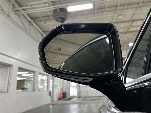 Used 2018 Cadillac XT5 Luxury w/ Driver Awareness Package image 13