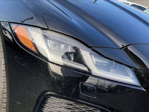 Used 2022 Jaguar XF SE image 28