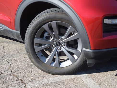 Used 2021 Ford Explorer XLT w/ Equipment Group 202A image 31