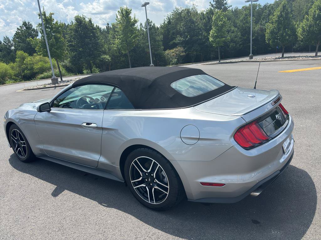 Used 2022 Ford Mustang Premium RWD image 5