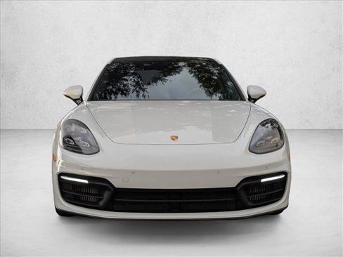 Used 2022 Porsche Panamera image 2