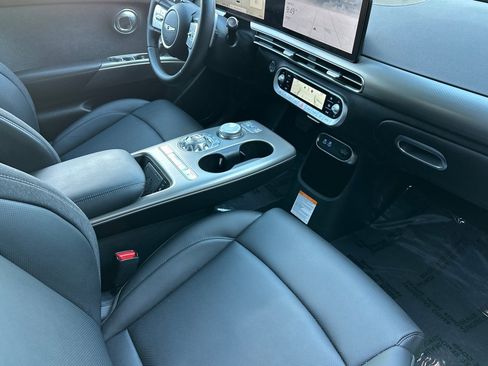 Used 2025 Genesis GV60 RWD image 17