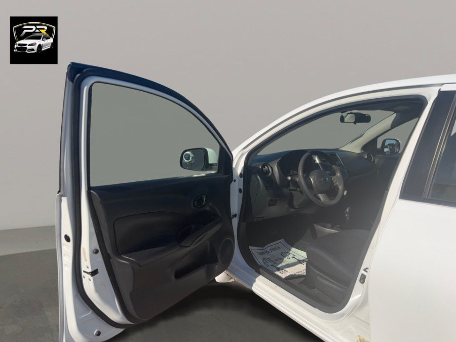 Used 2012 Nissan Versa SV FWD image 9