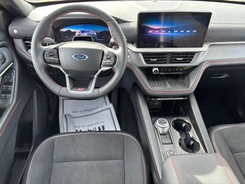 Certified 2025 Ford Explorer ST image 18