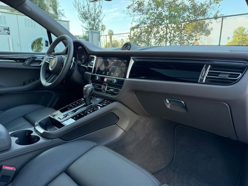 Used 2026 Porsche Macan image 25