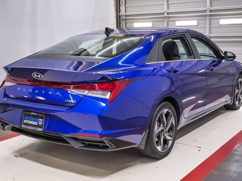 Used 2022 Hyundai Elantra Limited FWD image 6