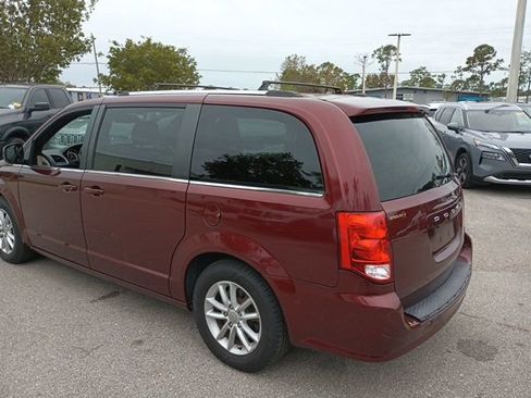 Used 2019 Dodge Grand Caravan SXT image 3
