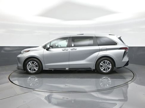 Certified 2025 Toyota Sienna Limited AWD/4WD image 6
