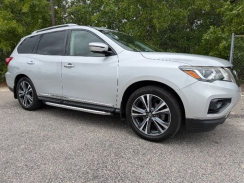 Used 2019 Nissan Pathfinder Platinum FWD image 1