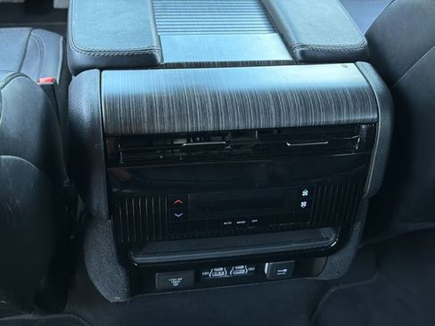 Used 2024 Jeep Wagoneer Series II w/ Flexible Seating Group RWD image 18