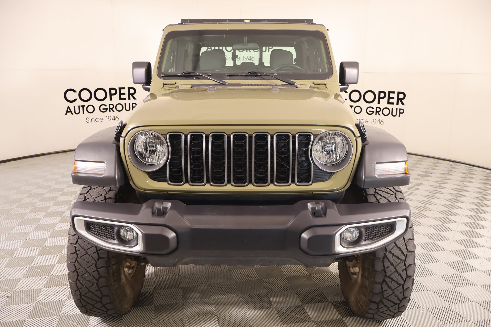 Used 2025 Jeep Gladiator Sport AWD/4WD image 8
