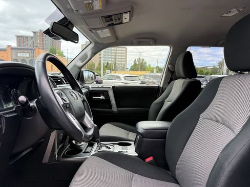 Used 2020 Toyota 4Runner SR5 AWD/4WD image 15