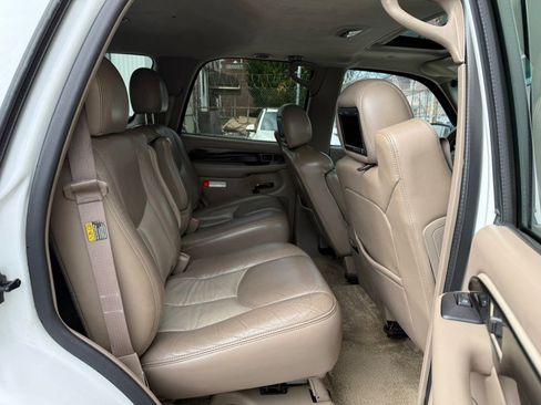 Used 2003 GMC Yukon Denali image 10