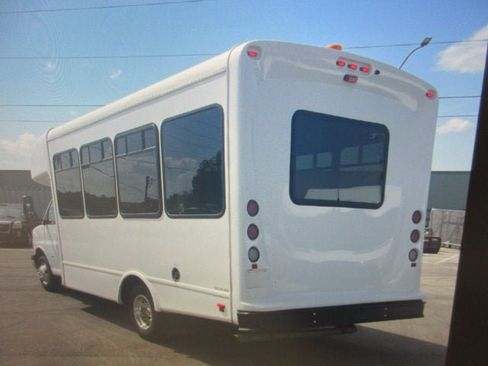 Used 2022 Chevrolet Express 3500 w/ Shuttle Bus Package RWD image 5