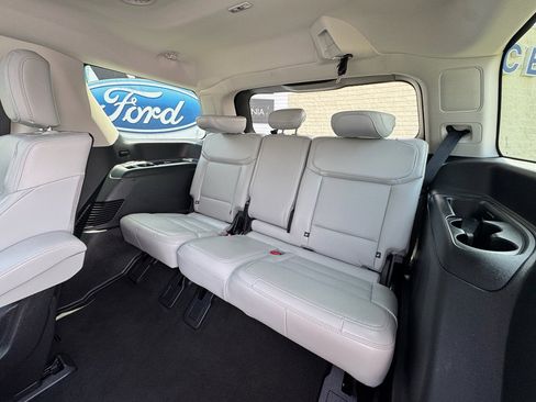 Used 2025 Ford Expedition Platinum AWD/4WD image 28