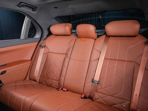 Used 2024 BMW i7 xDrive60 image 14