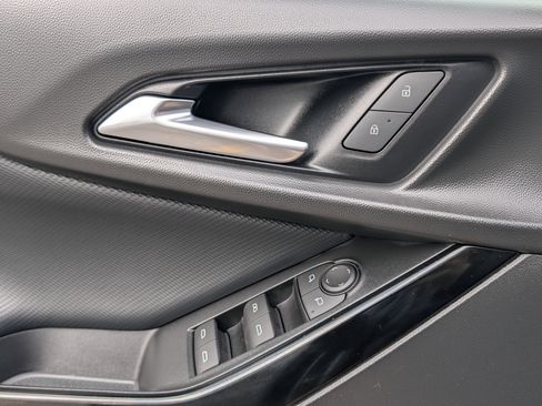 Used 2025 Chevrolet Equinox LT w/ Safety and Technology Package FWD image 18
