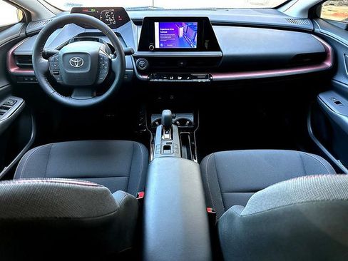 Used 2025 Toyota Prius Plug-In Hybrid FWD image 27